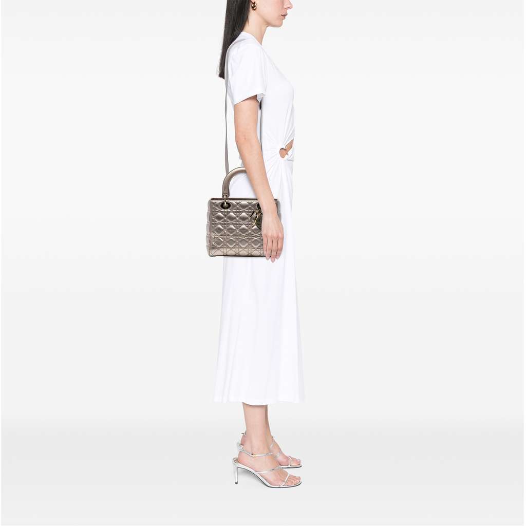 Dior Medium Metallic Lambskin Cannage Lady Dior - Detail 2