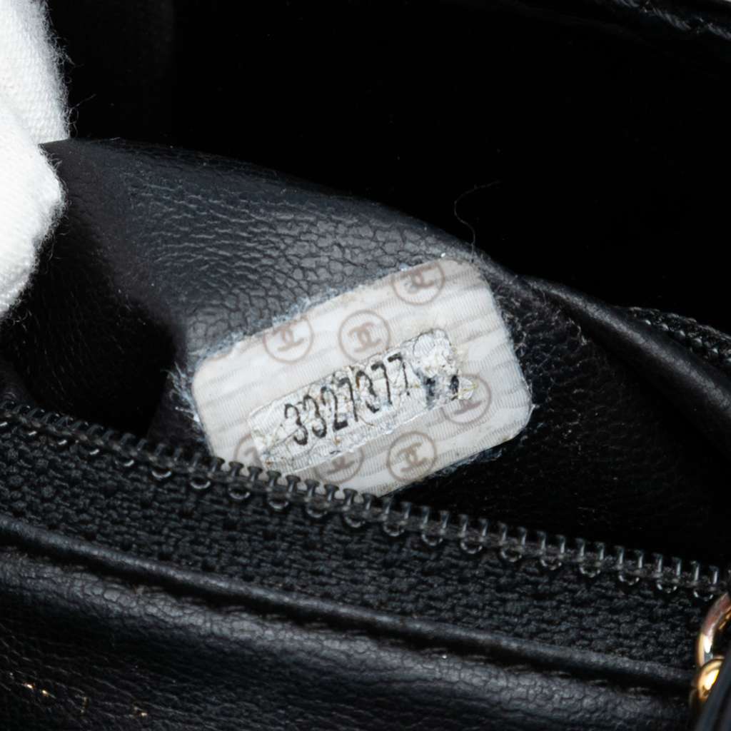 Chanel CC Patent Flap Crossbody - Detail 1