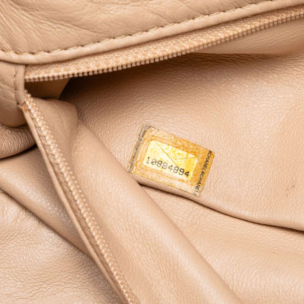 Chanel Large CC Luxe Ligne Bowler Handbag - Detail 1