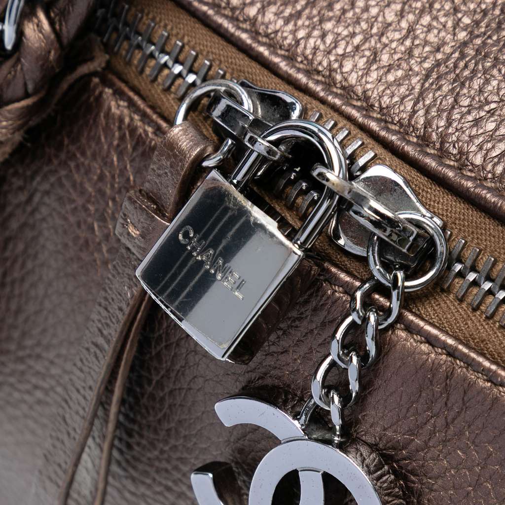 Chanel Large CC Luxe Ligne Bowler Handbag - Detail 2