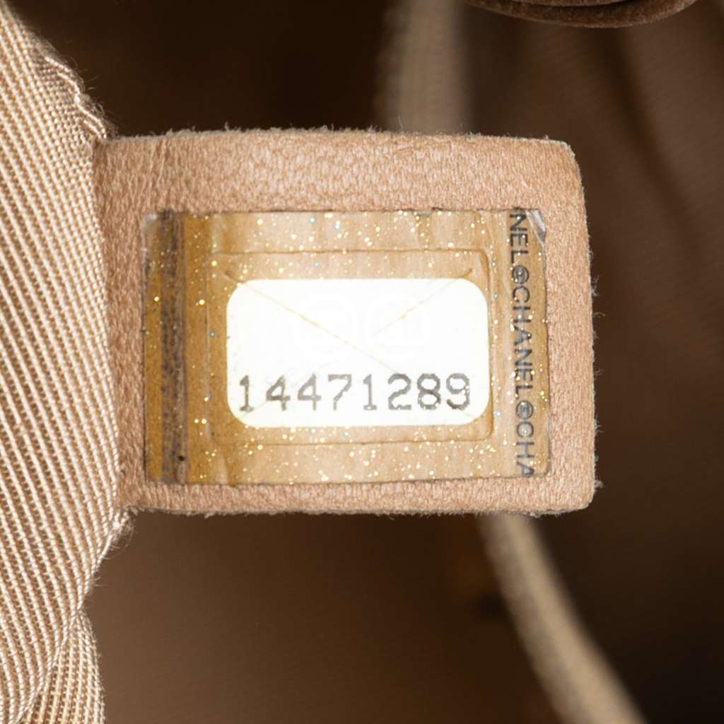 Chanel CC Quilted Caviar Expandable Tote - Detail 1