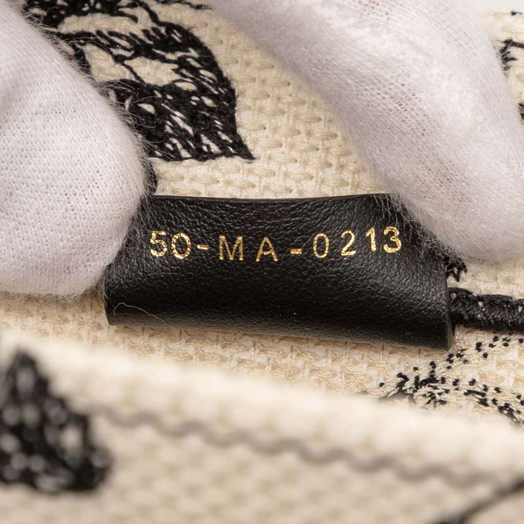 Dior Medium Canvas Embroidered Zodiac Toile De Jouy Book Tote - Detail 1