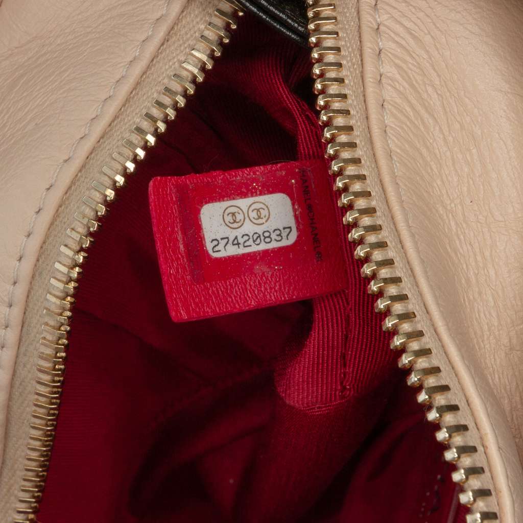 Chanel Small Quilted Aged Calfskin Gabrielle Hobo - Detail 1