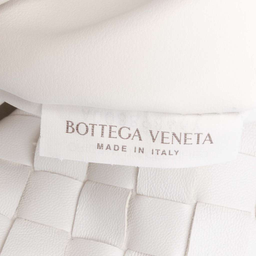 Bottega Veneta Small Calfskin Intrecciato Hop Hobo - Detail 1