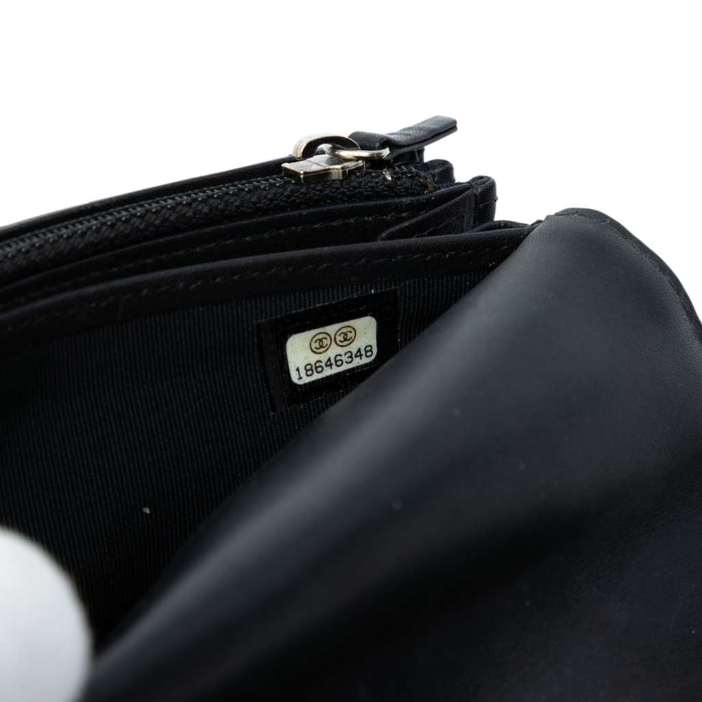 Chanel Large CC Quilted Patent Flap Wallet - Detail 1