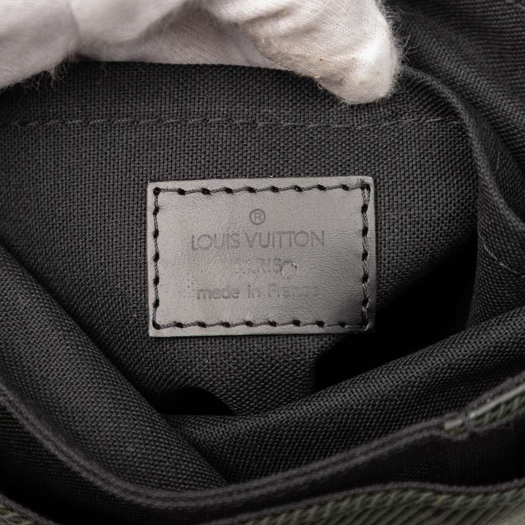 Louis Vuitton Taiga Saratov PM - Side view