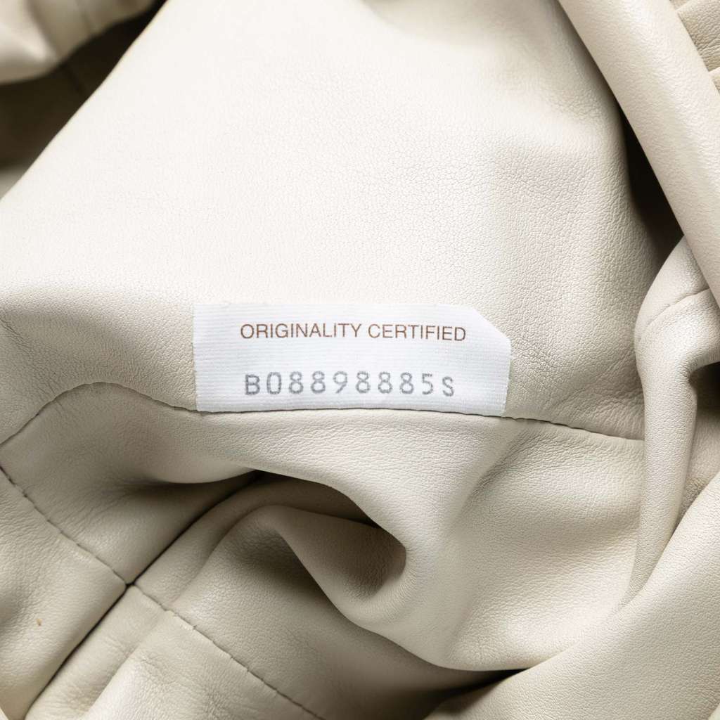 Bottega Veneta Lambskin The Mini Pouch Crossbody - Detail 1