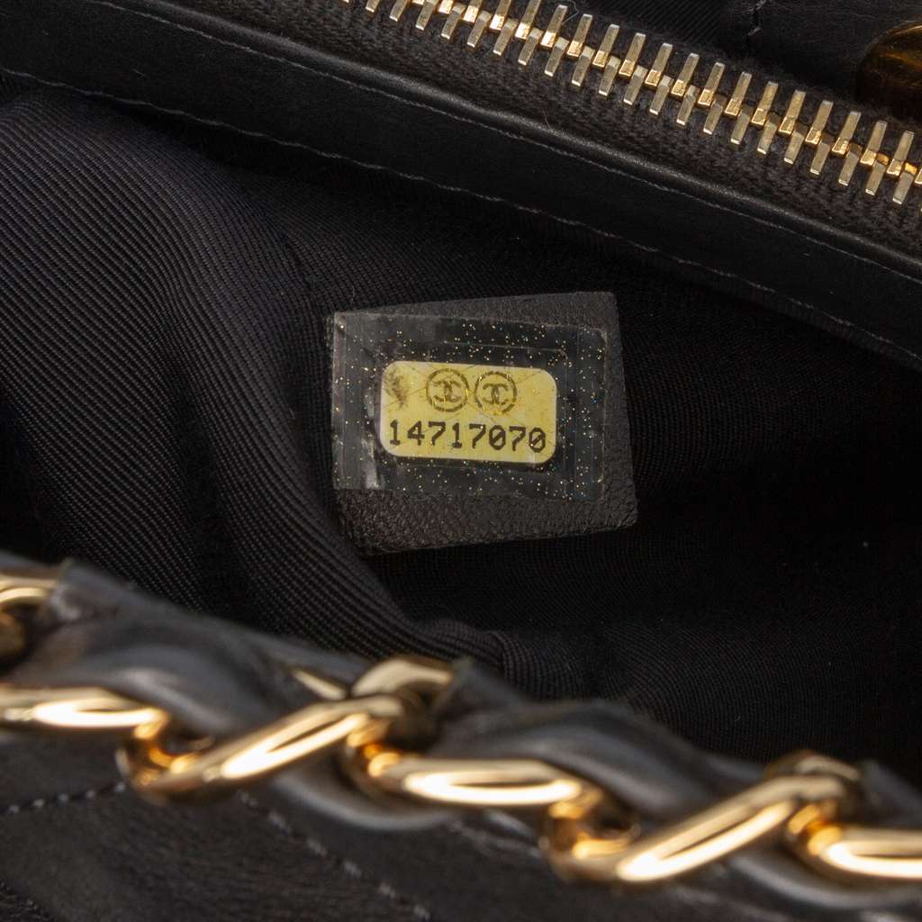 Chanel Small Quilted Calfskin Chain Me Tote - Detail 1