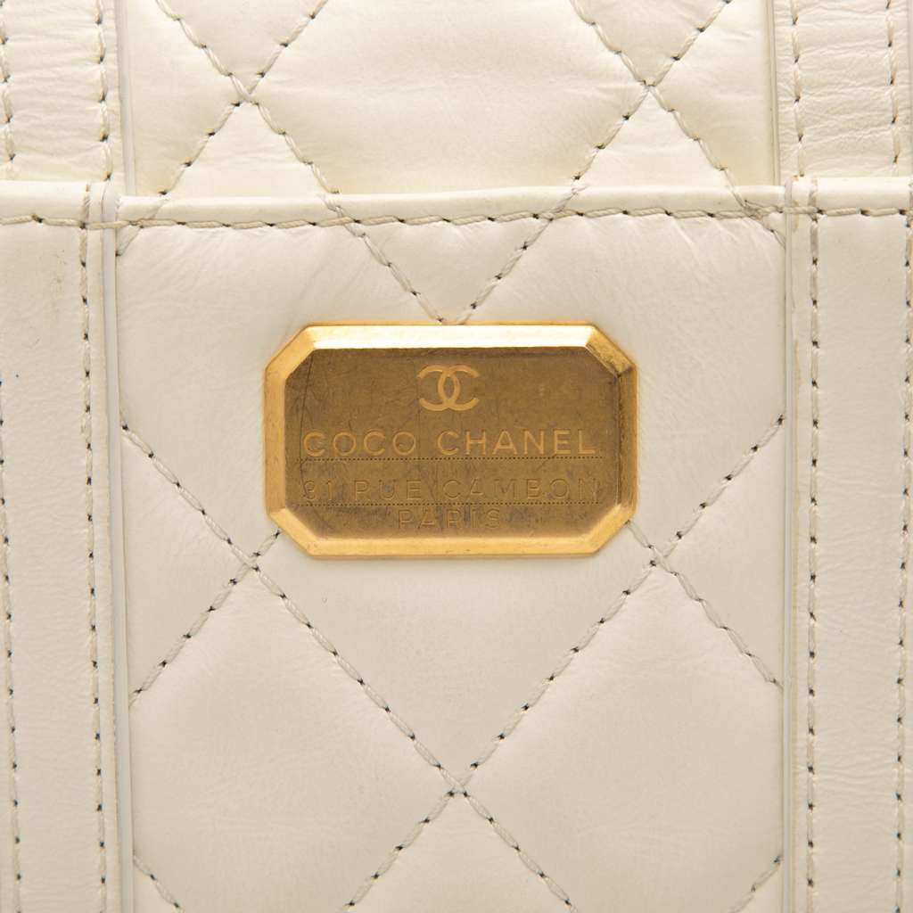Chanel Mini Aged Calfskin City School Flap - Detail 2