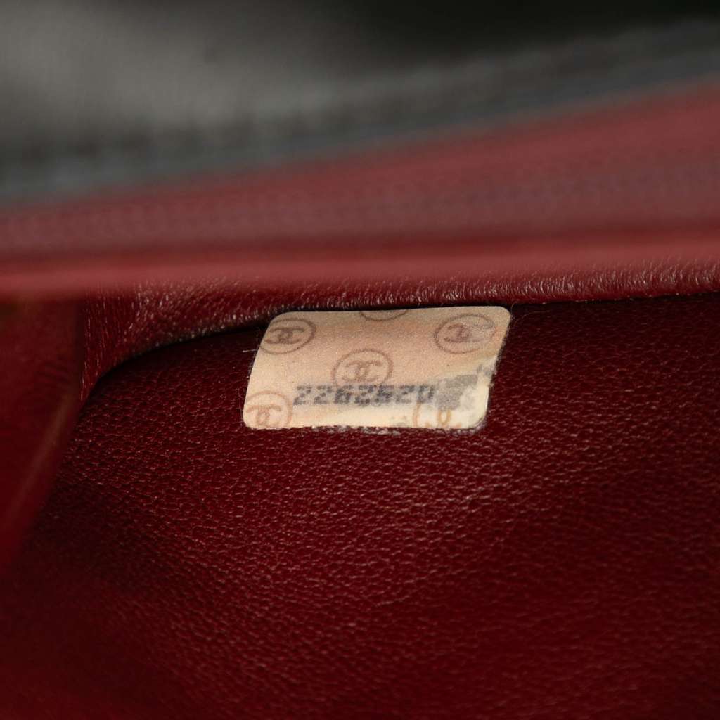 Chanel Small Lambskin Diana Flap - Detail 2
