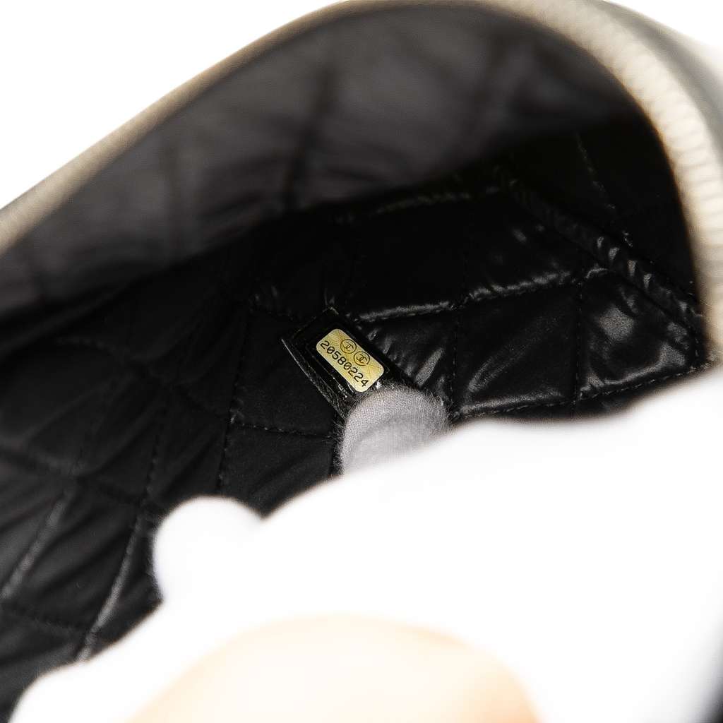 Chanel Medium Quilted Patent O Case Clutch - Detail 1