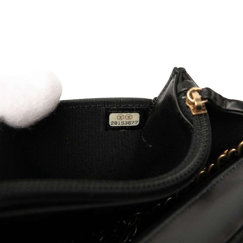Chanel Lambskin Pyramid Wallet On Chain - Detail 1