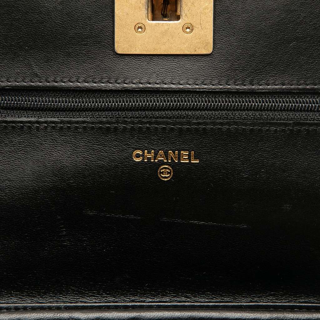Chanel Lambskin Pyramid Wallet On Chain - Detail 2