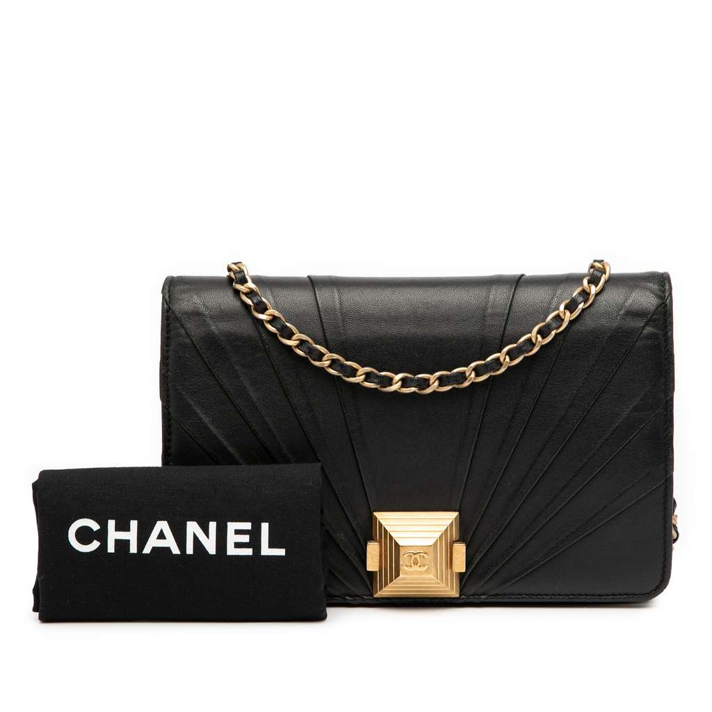 Chanel Lambskin Pyramid Wallet On Chain - Image 12
