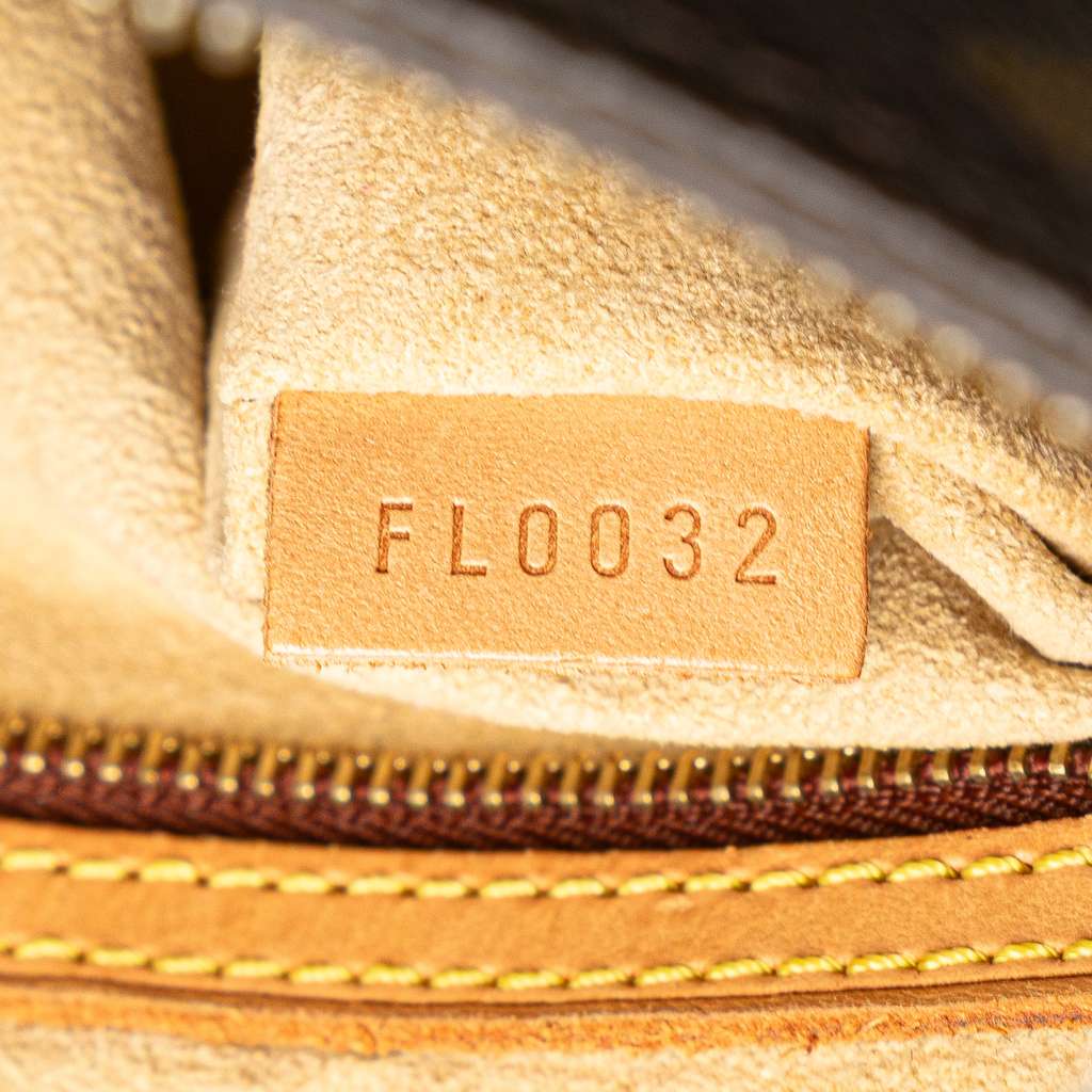 Louis Vuitton Monogram Looping MM - Detail 1