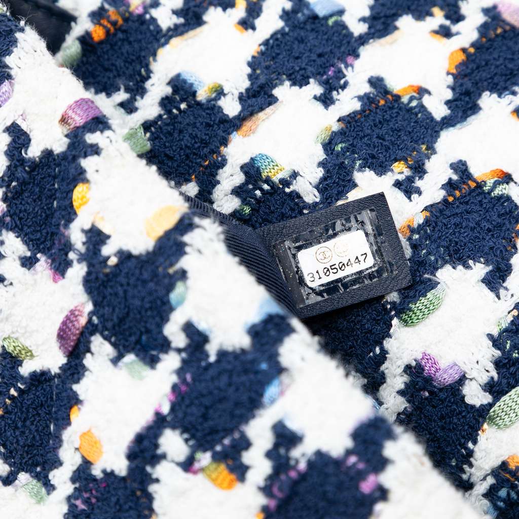 Chanel Medium Houndstooth Tweed 19 Flap - Detail 1