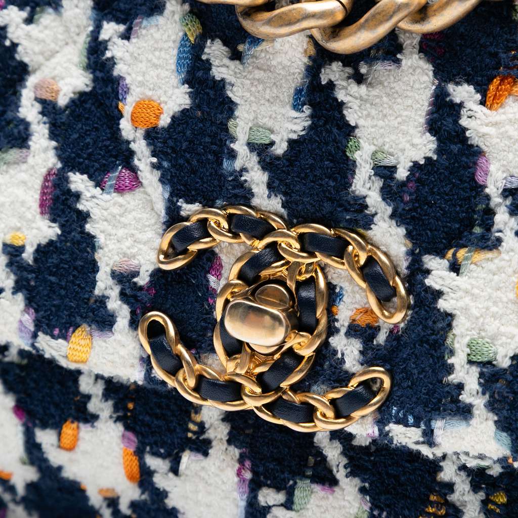 Chanel Medium Houndstooth Tweed 19 Flap - Detail 2