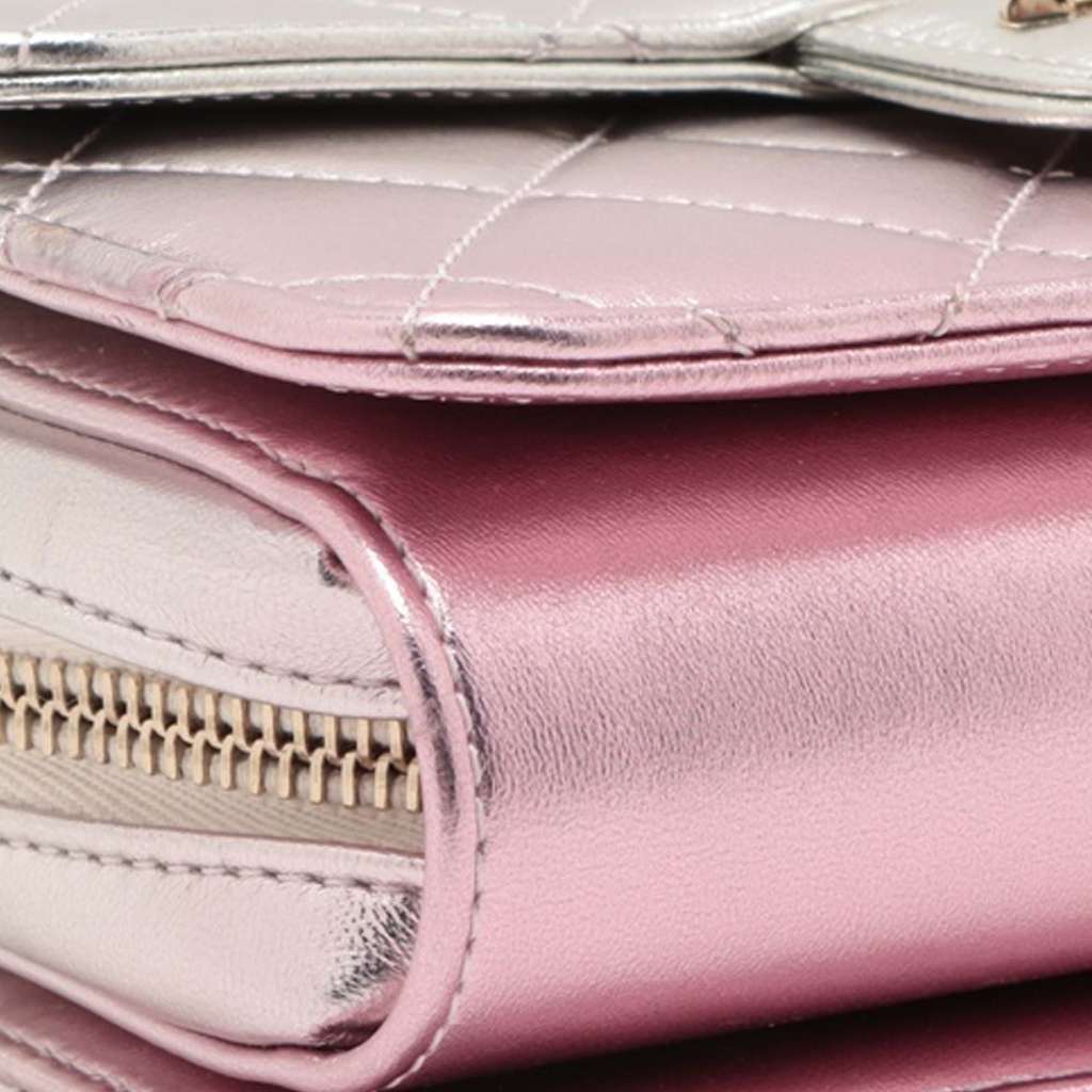 Chanel Mini Metallic Lambskin Like a Wallet Flap - Detail 2