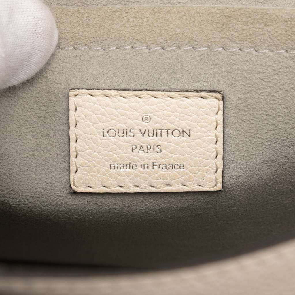 Louis Vuitton MyLockMe BB - Side view