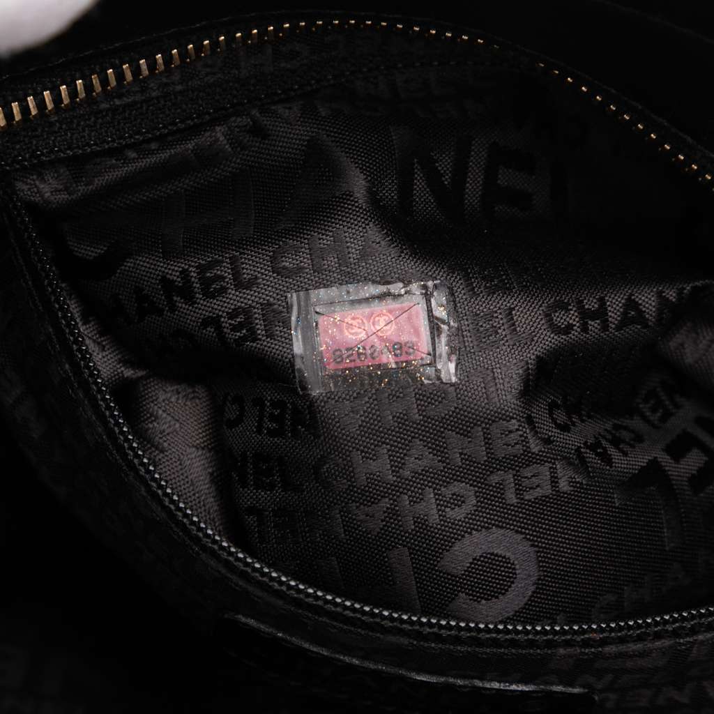 Chanel Chocolate Bar Lambskin Shoulder Bag - Detail 1