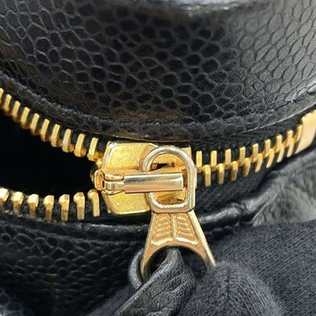 Chanel CC Chevron Caviar Vanity Case with Chain - Image 13