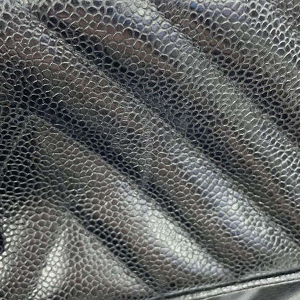 Chanel CC Chevron Caviar Vanity Case with Chain - Image 11