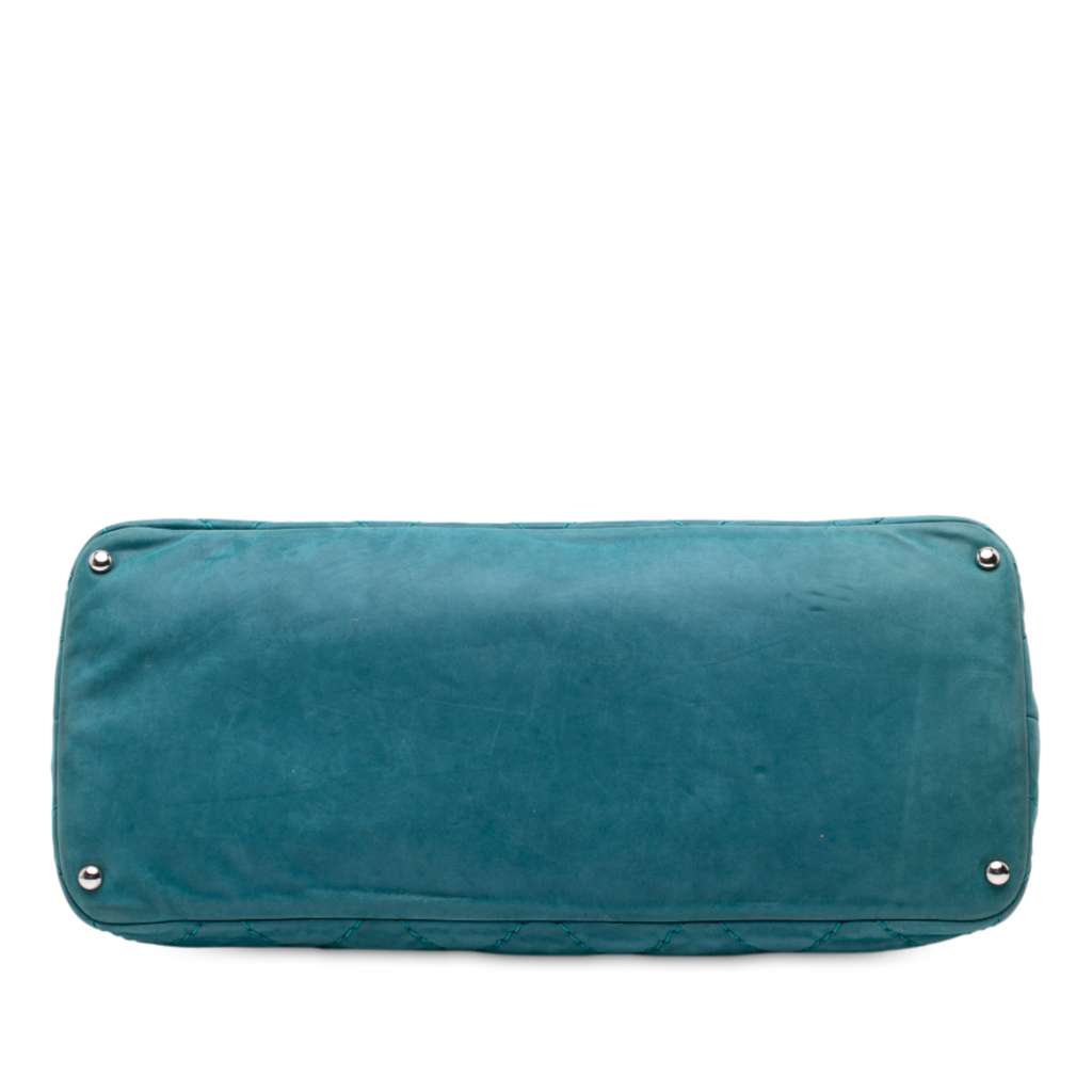 Chanel Small Iridescent Calfskin Sea Hit Tote - Image 6