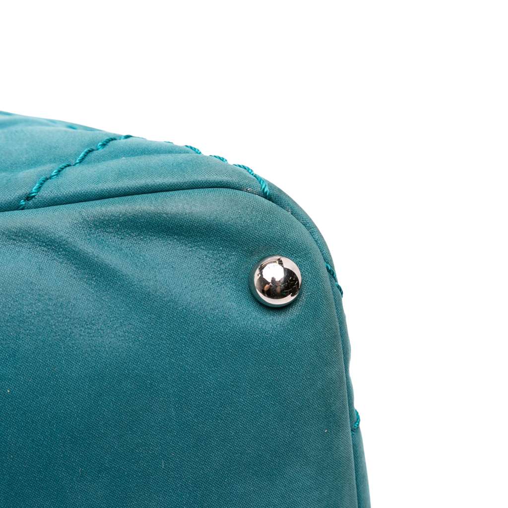 Chanel Small Iridescent Calfskin Sea Hit Tote - Detail 2