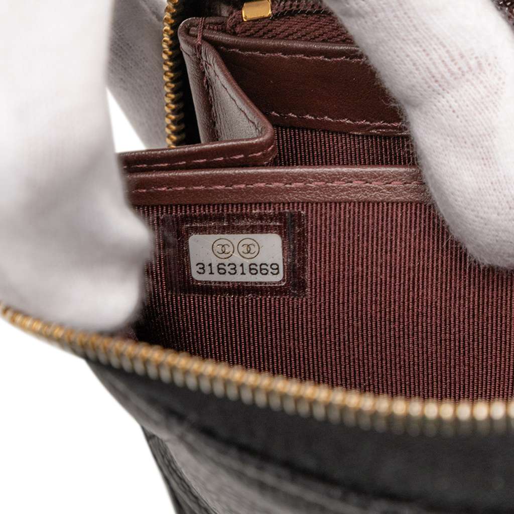 Chanel CC Quilted Caviar Zip Around Long Wallet - Detail 1