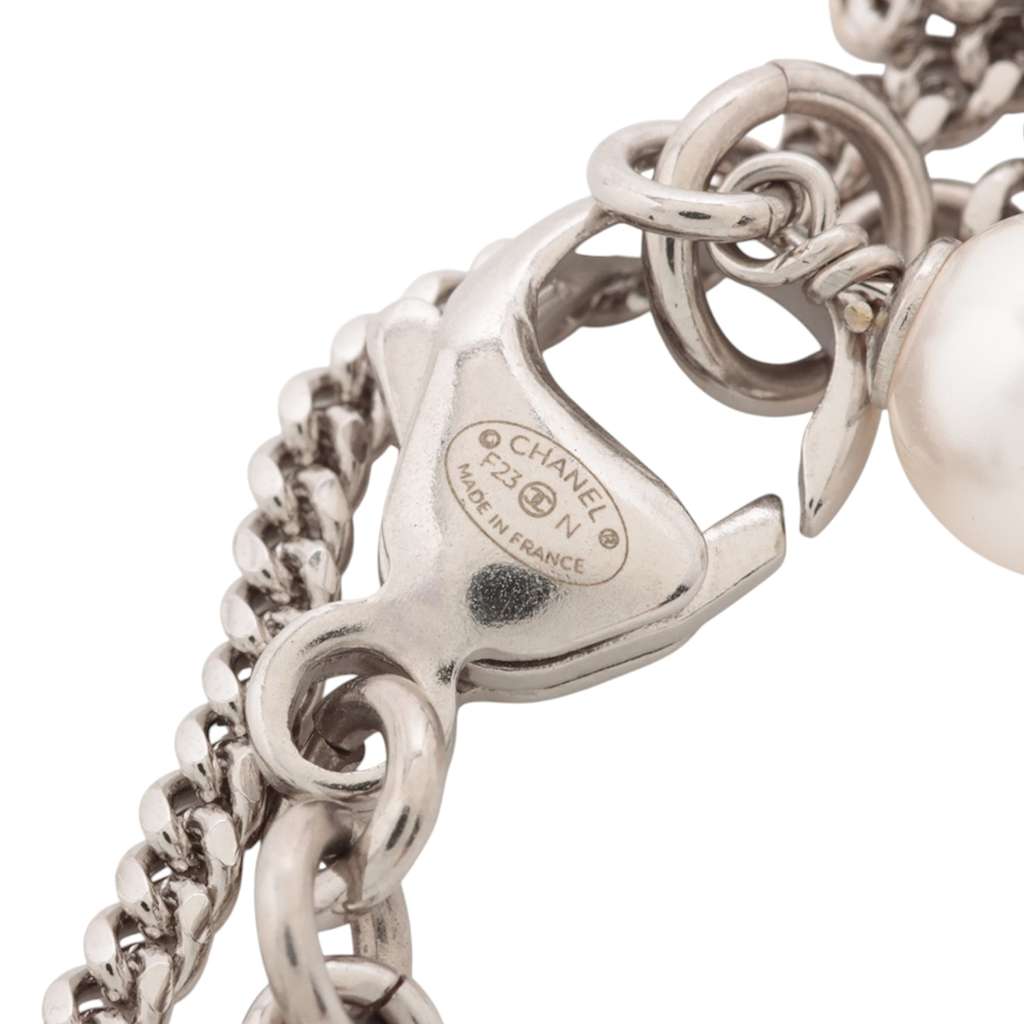 Chanel CC Silver Plated Faux Pearl and Rhinestones Heart Pendant Necklace - 3