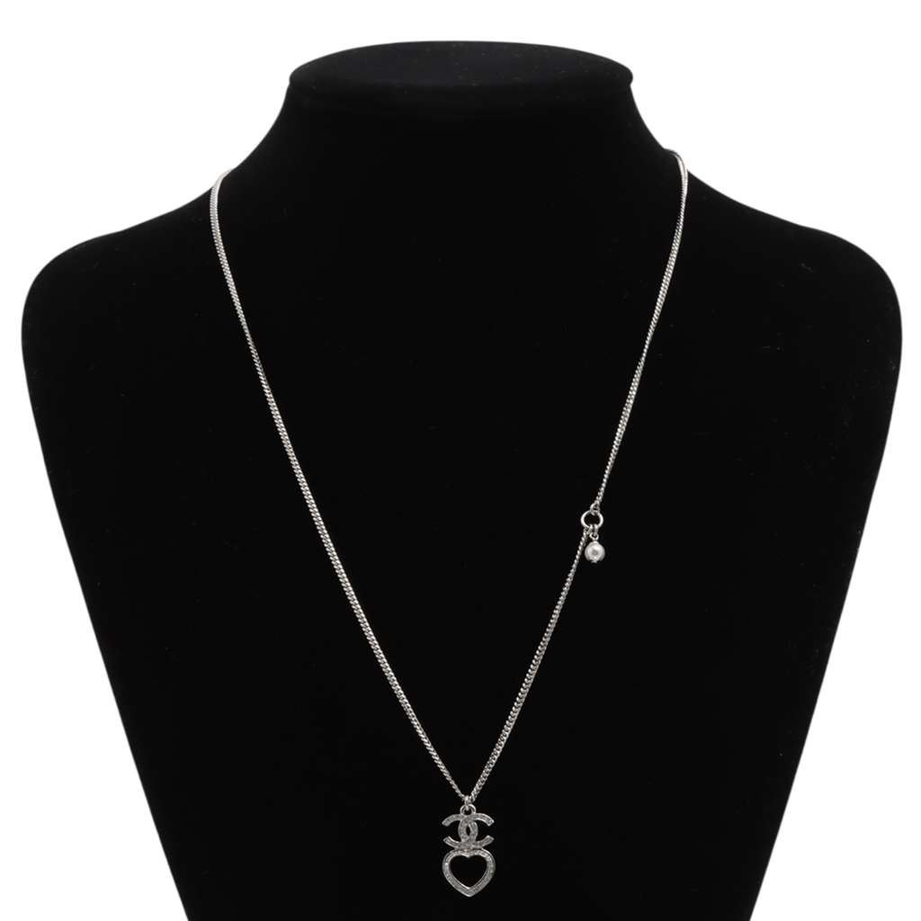 Chanel CC Silver Plated Faux Pearl and Rhinestones Heart Pendant Necklace - 5