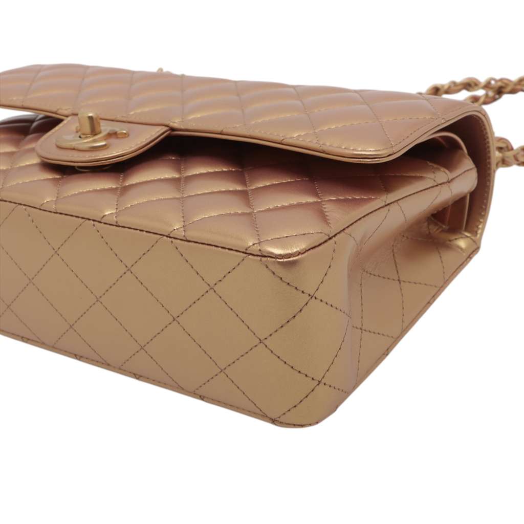 Chanel Medium Classic Lambskin Double Flap - Detail 2
