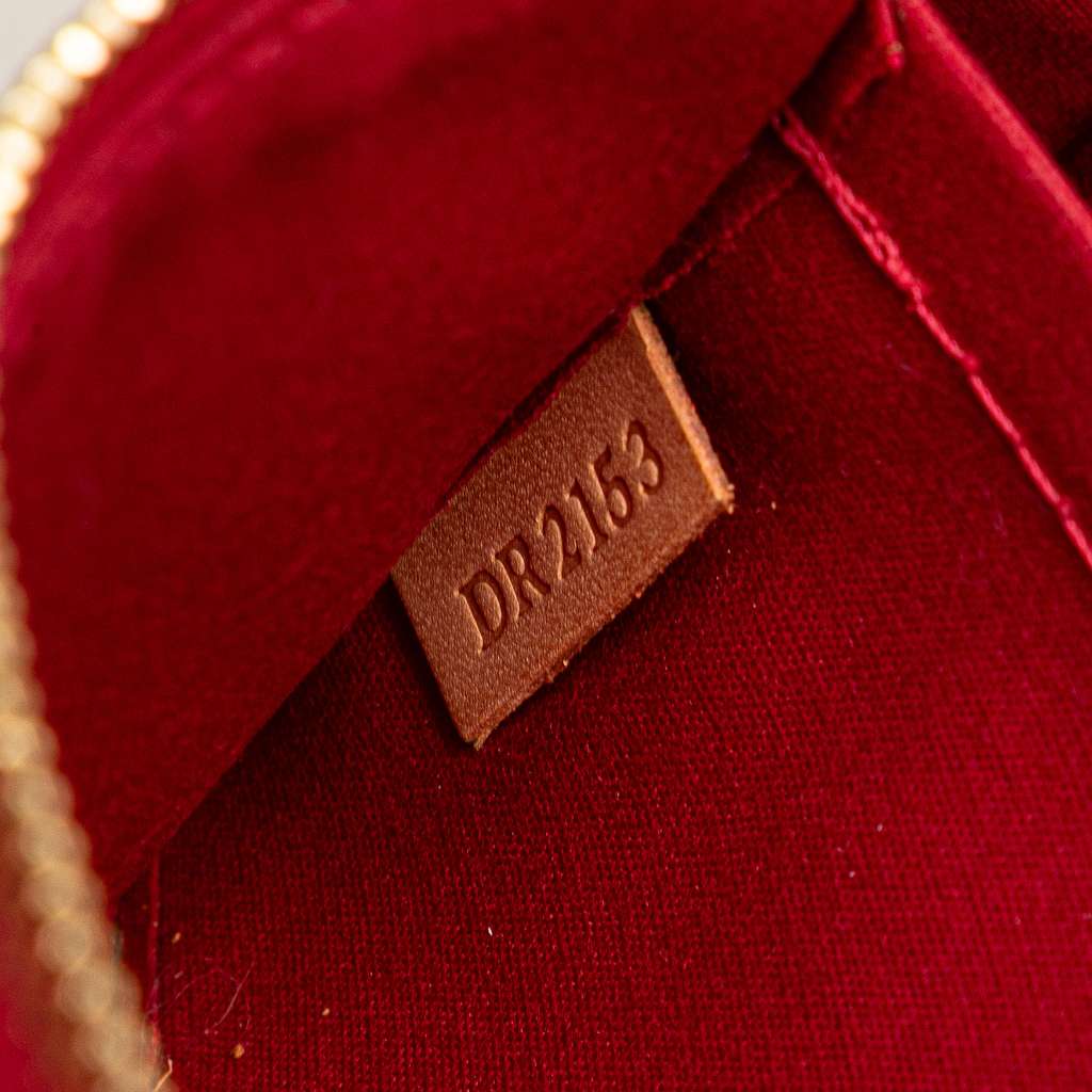 Louis Vuitton Monogram Vernis Pochette Accessoires - Detail 1