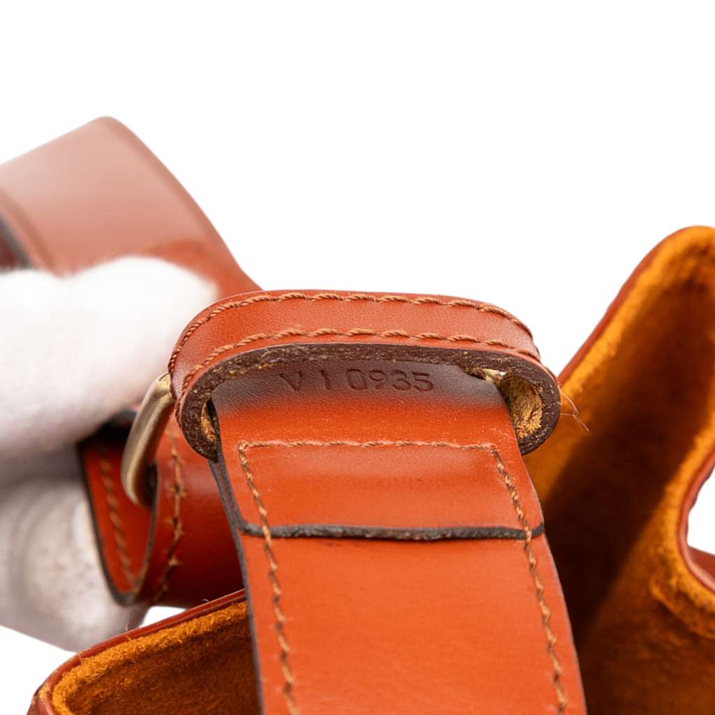 Louis Vuitton Epi Sac D Epaule GM - Detail 1