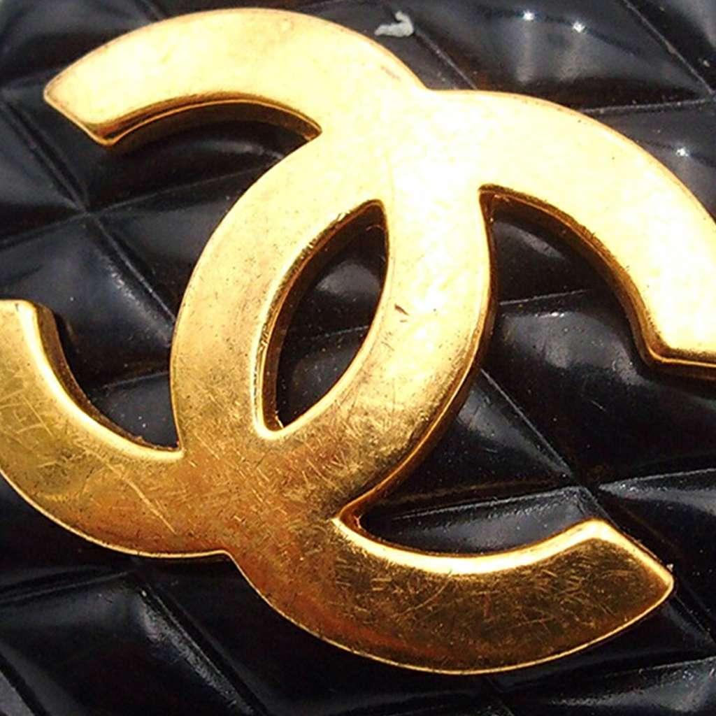 Chanel CC Resin and Gold Plated Quilted Button Clip On Earrings - Detail 1