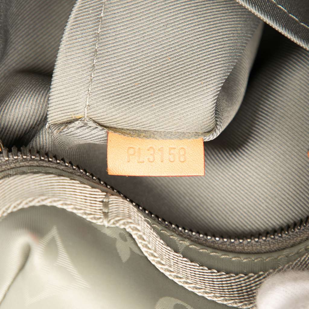 Louis Vuitton Monogram Titanium Messenger PM - Detail 1