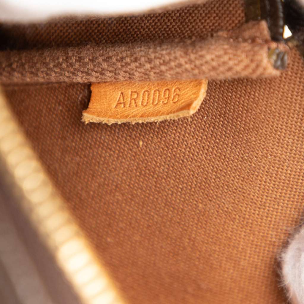 Louis Vuitton Monogram Pochette Accessoires - Detail 1