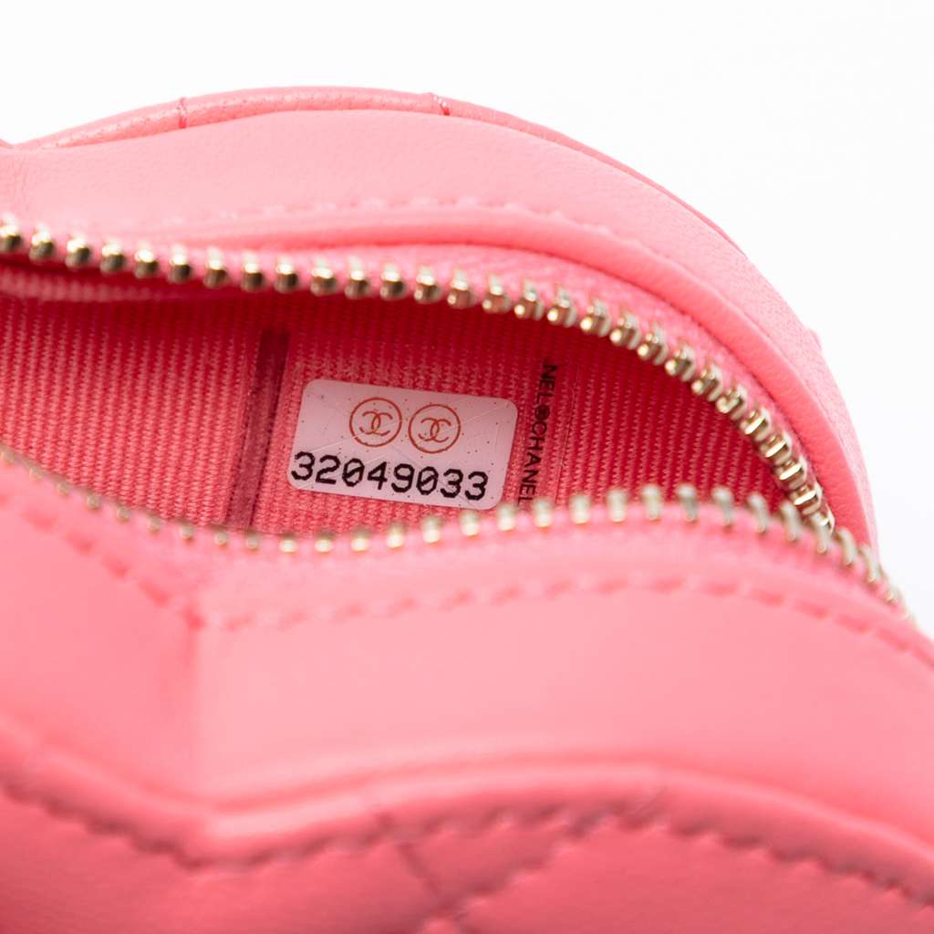 Chanel Mini Lambskin CC in Love Heart Crossbody - Detail 1