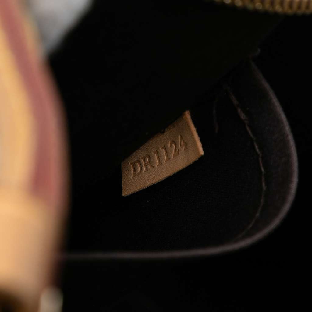 Louis Vuitton Monogram Vernis Brea PM - Detail 1