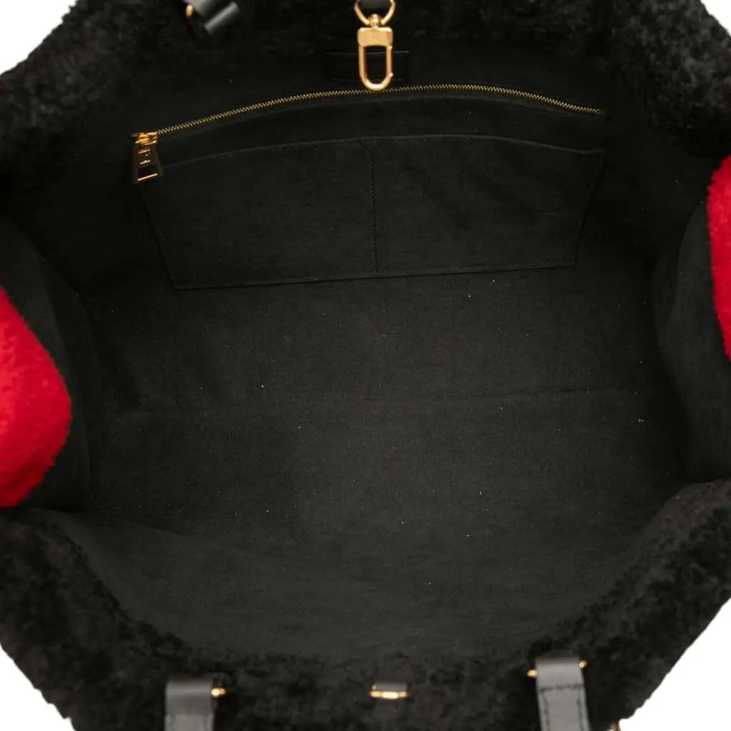 Louis Vuitton Monogram Giant Shearling Teddy Onthego GM Black Wool Very good - Model View