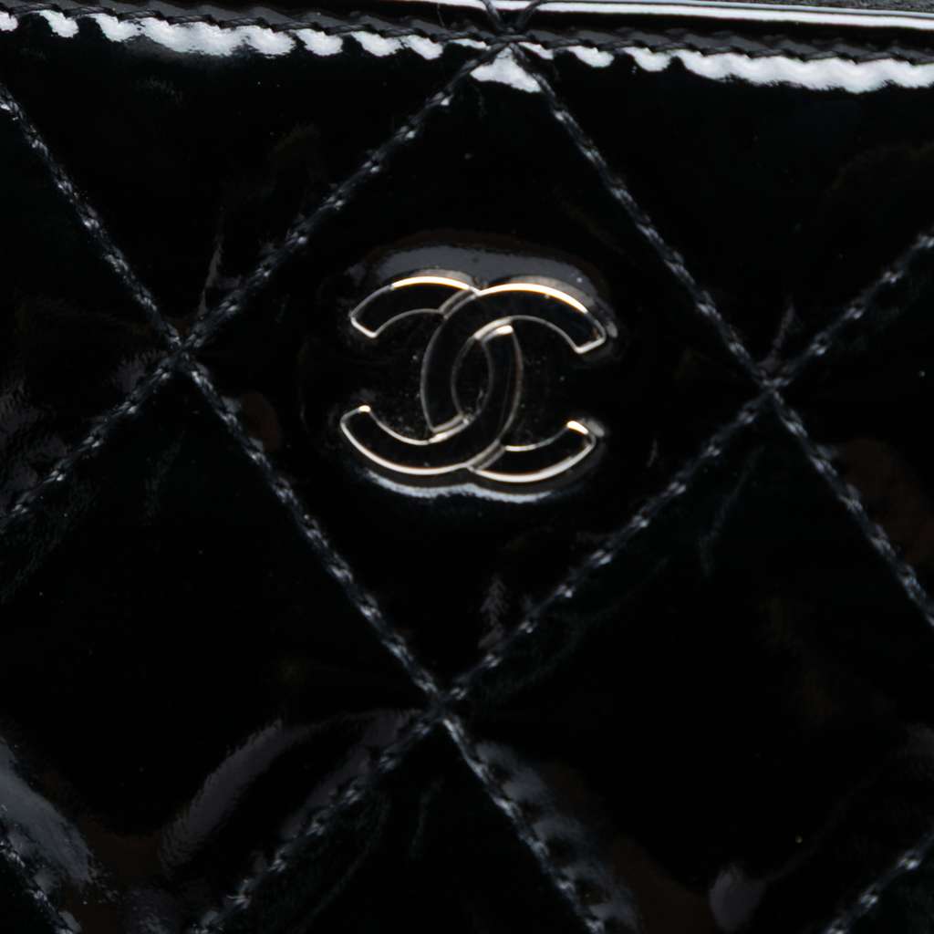 Chanel Medium Quilted Patent O Case Clutch - Detail 2