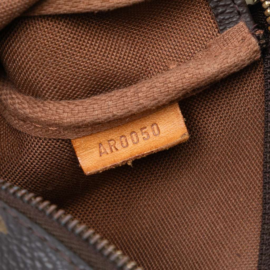 Louis Vuitton Monogram Pochette Accessoires - Detail 1