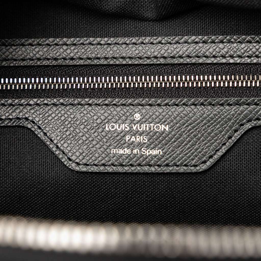 Louis Vuitton Taiga Stanislav - Side view