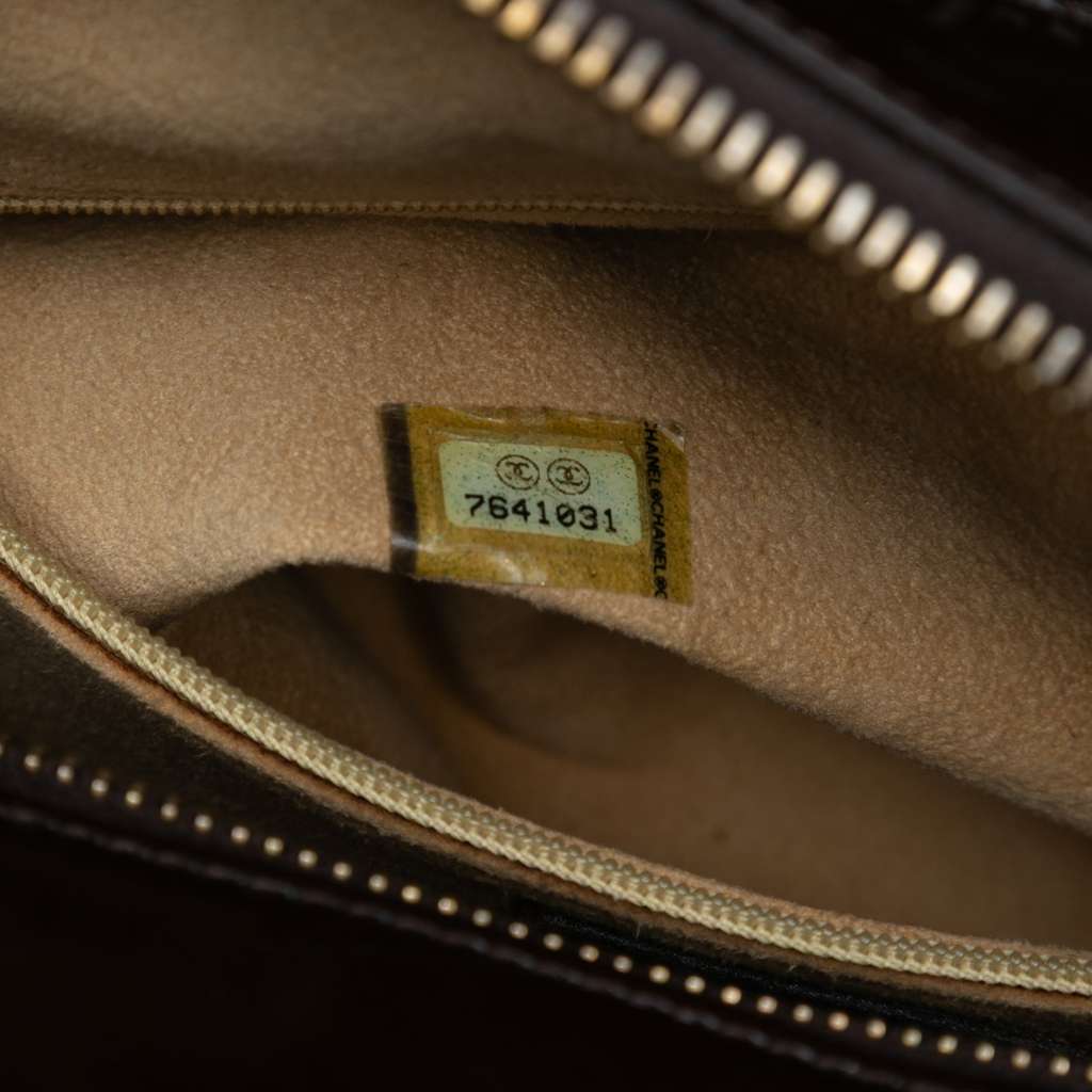 Chanel CC Chocolate Bar Patent Shoulder Bag - Side view