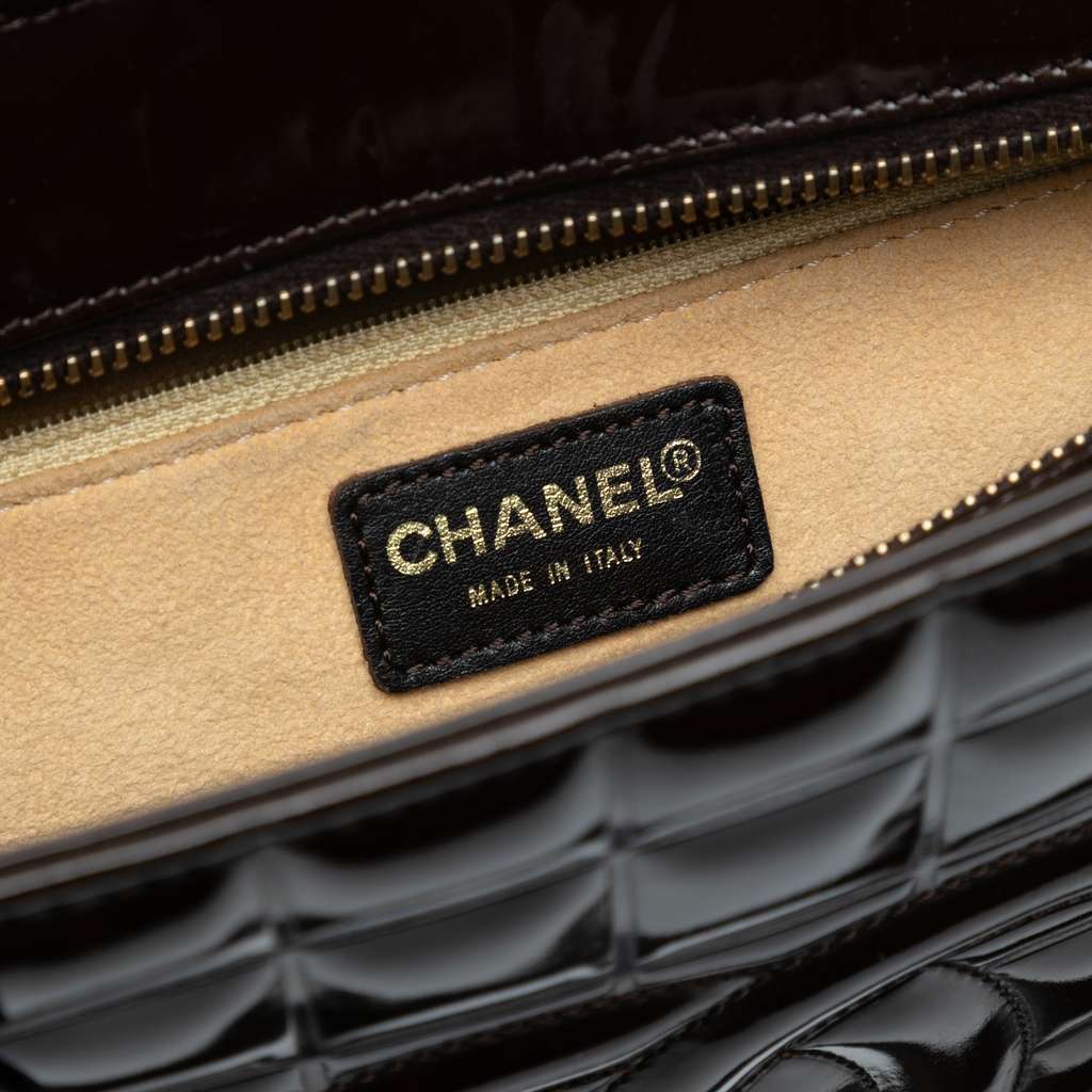 Chanel CC Chocolate Bar Patent Shoulder Bag - Detail 1