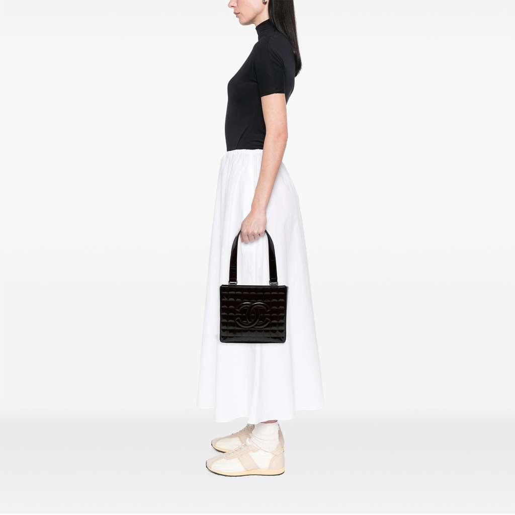 Chanel CC Chocolate Bar Patent Shoulder Bag - Detail 2