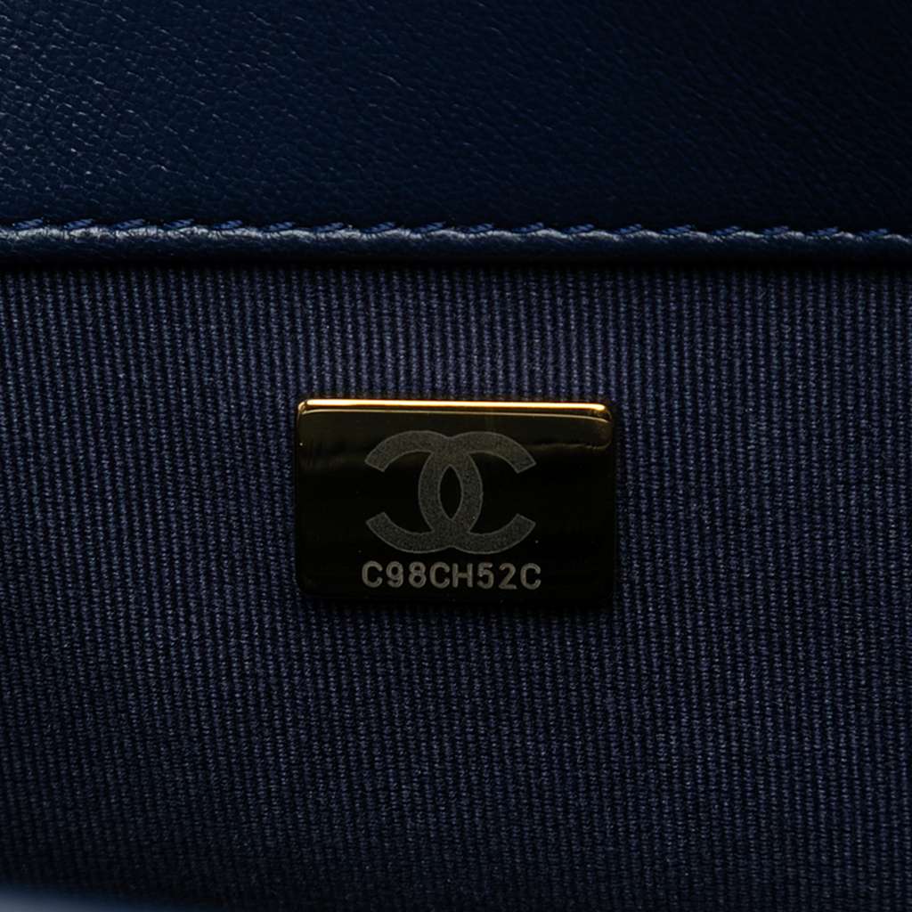 Chanel CC Quilted Lambskin Coin Chain Flap - Detail 1