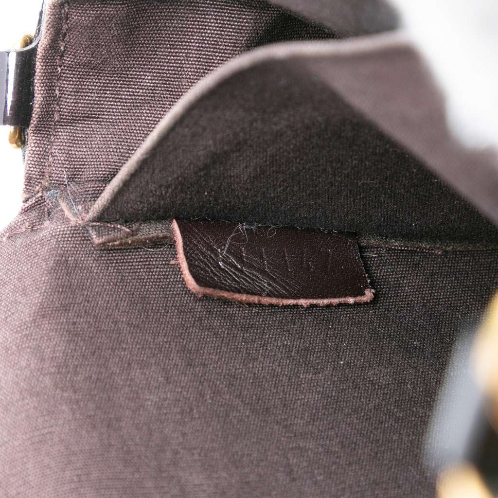 Louis Vuitton Monogram Vernis Pochette Felicie - Side view