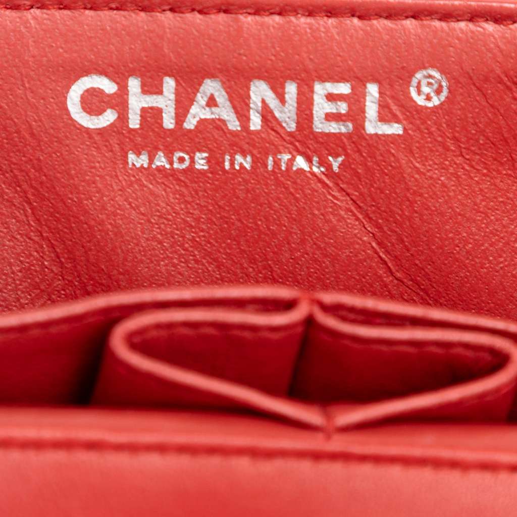 Chanel CC Quilted Lambskin East West Single Flap - Side view