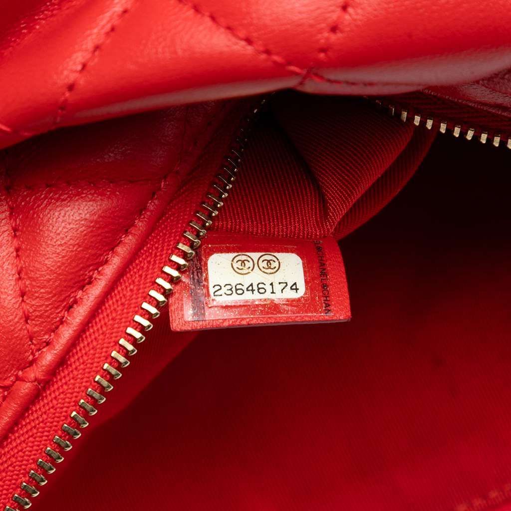 Chanel Medium Quilted Lambskin O Case Clutch - Detail 1